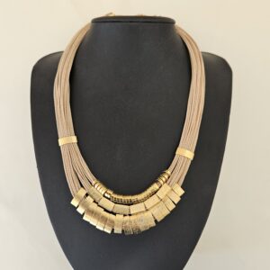 Collier tribal